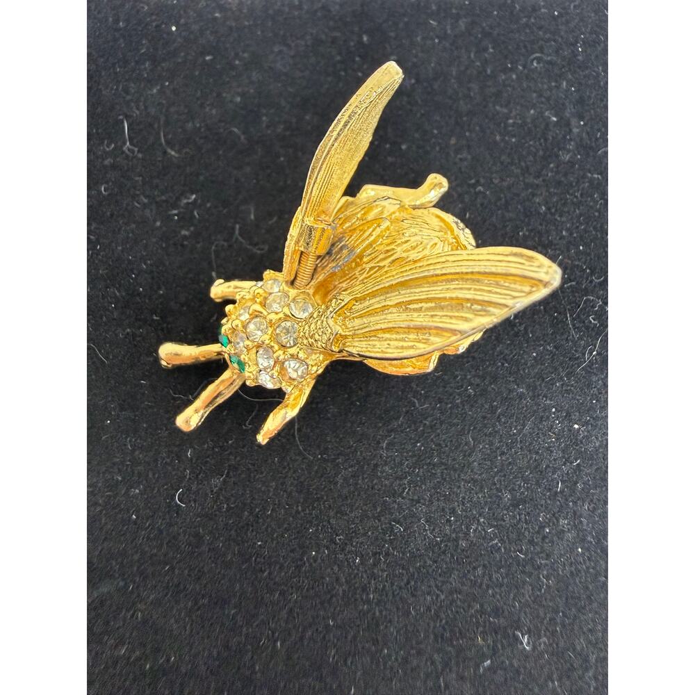 VINTAGE Fly Brooch Gold Tone Rhinestones Green Eyes Movable Wings Insect Jewelry - Picture 12 of 13